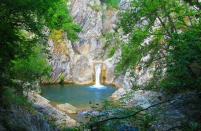Сини вир- водопадът в сърцето на Котленския Балкан