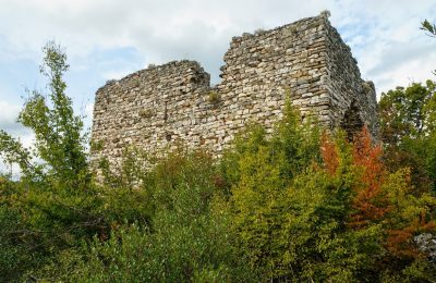Една от най-запазените средновековни крепости се намира в Ивайловградско